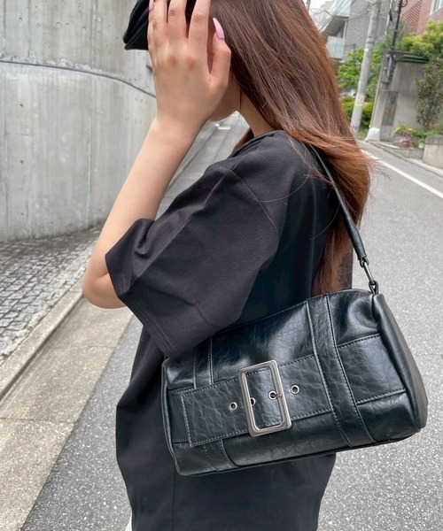 FOREVER 21（フォーエバー トゥエンティーワン）の「【2025SS】ベルトボストンバッグ（ハンドバッグ・レディース・ブラック/ブラウン/レッド・FREE）」の7枚目の写真