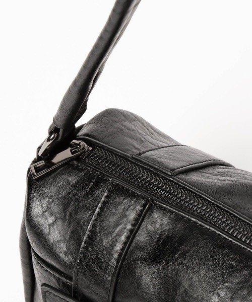 FOREVER 21（フォーエバー トゥエンティーワン）の「【2025SS】ベルトボストンバッグ（ハンドバッグ・レディース・ブラック/ブラウン/レッド・FREE）」の17枚目の写真