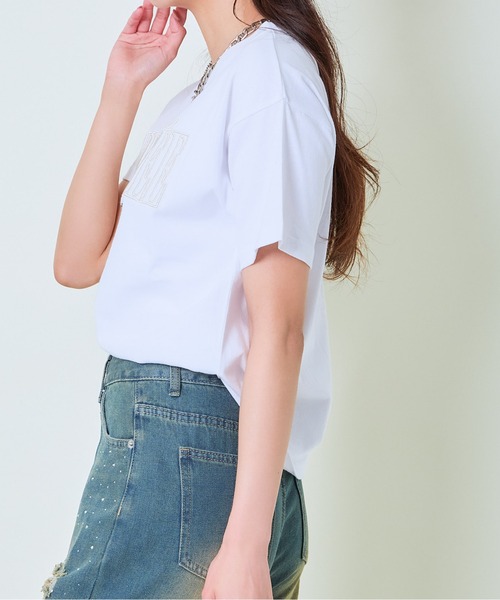 GORGE（ゴージ）の「《ラメ刺繍ロゴ》レディース 半袖Tシャツ カジュアル 春夏秋（Tシャツ/カットソー・レディース・ピンク/オフホワイト/チャコール・F）」の5枚目の写真