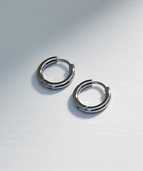 MAISON BREEZE(メゾンブリーズ)の「【MAISON BREEZE】ピアス ステンレス 細幅 丸甲 直径1.5cm ミニ シンプル ワンタッチ フープピアス OSWY(ピアス(両耳用)・レディース・ゴールド/シルバー/ブラック・FREE)」の12枚目の写真