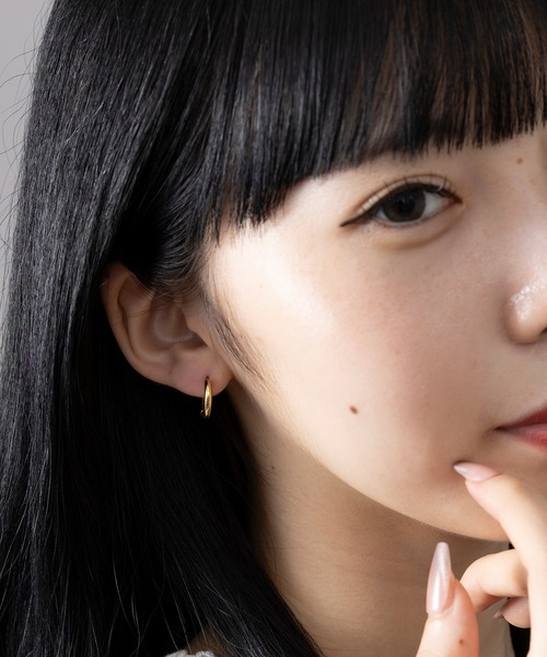 MAISON BREEZE(メゾンブリーズ)の「【MAISON BREEZE】ピアス ステンレス 細幅 丸甲 直径1.5cm ミニ シンプル ワンタッチ フープピアス OSWY(ピアス(両耳用)・レディース・ゴールド/シルバー/ブラック・FREE)」の7枚目の写真