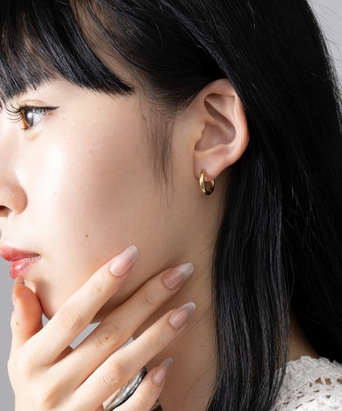 MAISON BREEZE(メゾンブリーズ)の「【MAISON BREEZE】ピアス ステンレス 細幅 丸甲 直径1.5cm ミニ シンプル ワンタッチ フープピアス OSWY(ピアス(両耳用)・レディース・ゴールド/シルバー/ブラック・FREE)」の8枚目の写真