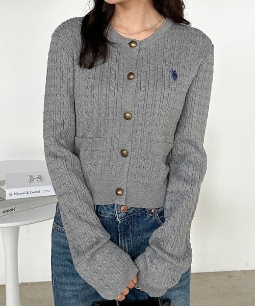 U.S. POLO ASSN.（ユーエスポロアッスン）の「［26SS新色追加］RANAN/solleim別注【U.S.POLO ASSN.】ゴールドボタン刺繍ケーブルニットカーディガン（カーディガン/ボレロ・レディース・アイボリー/グレー/ボルドー/ネイビー/ブラック/イエロー/グリーン・M/L/LL）」の15枚目の写真