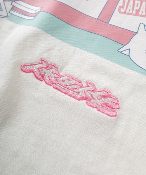SlashDate(スラッシュデイト)の「【84】「休日少女」 フロント& バックプリント レトロデザイン 半袖Tシャツ オーバーサイズ 推し活(Tシャツ/カットソー・レディース・ホワイト/ホワイト系その他/ホワイト系その他3/ラベンダー/ホワイト系その他2/チャコールグレー/グレイッシュベージュ/ブラック・M/L)」の20枚目の写真