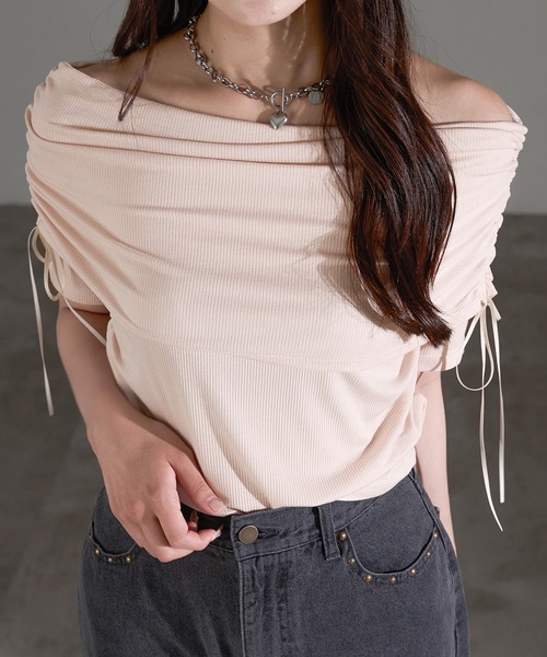 apres jour mignon(アプレジュールミニョン)の「シャーリングオフショルトップス【ZOZOTOWN限定アイテム】(Tシャツ/カットソー・レディース・ピンク/アイボリー/ブルー/チャコールグレー/オフホワイト/ブラック・X-LARGE/フリー)」の6枚目の写真