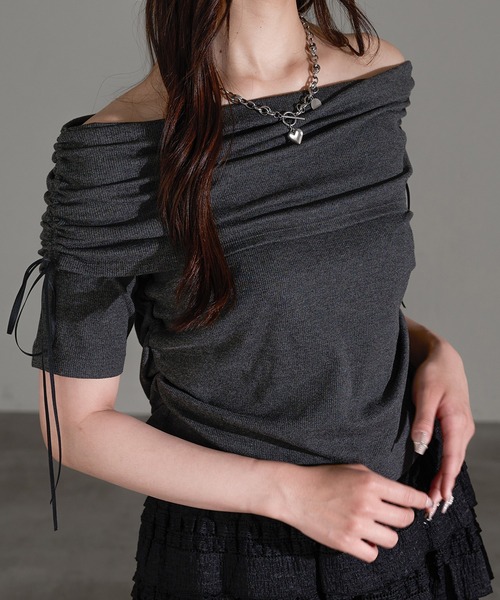 apres jour mignon(アプレジュールミニョン)の「シャーリングオフショルトップス【ZOZOTOWN限定アイテム】(Tシャツ/カットソー・レディース・ピンク/アイボリー/ブルー/チャコールグレー/オフホワイト/ブラック・X-LARGE/フリー)」の1枚目の写真