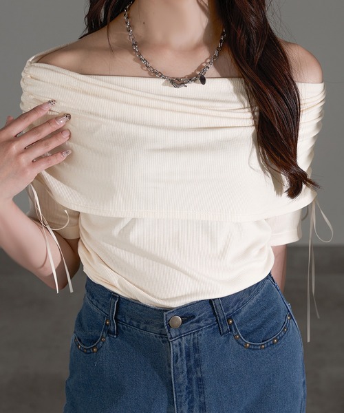 apres jour mignon(アプレジュールミニョン)の「シャーリングオフショルトップス【ZOZOTOWN限定アイテム】(Tシャツ/カットソー・レディース・ピンク/アイボリー/ブルー/チャコールグレー/オフホワイト/ブラック・X-LARGE/フリー)」の3枚目の写真