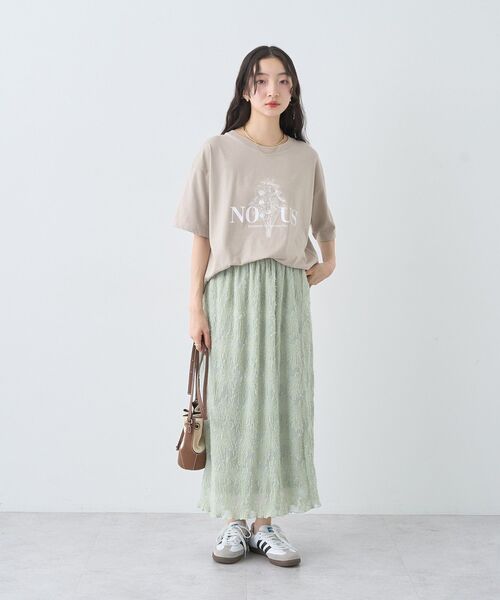 earth music&ecology(アースミュージックアンドエコロジー)の「アソートプリントレギュラースリットTee(Tシャツ/カットソー・レディース・ブラック/ベージュ/チャコールグレー/オフホワイト・FREE)」の20枚目の写真