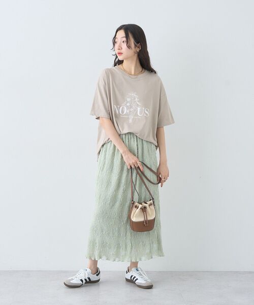 earth music&ecology(アースミュージックアンドエコロジー)の「アソートプリントレギュラースリットTee(Tシャツ/カットソー・レディース・ブラック/ベージュ/チャコールグレー/オフホワイト・FREE)」の21枚目の写真
