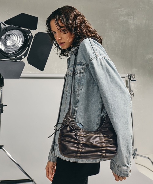 CHARLES &amp; KEITH Yamaクレセントホーボーバッグ　レオパード Charles and Keith - CHARLES & KEITH Yamaクレセントホーボーバッグ