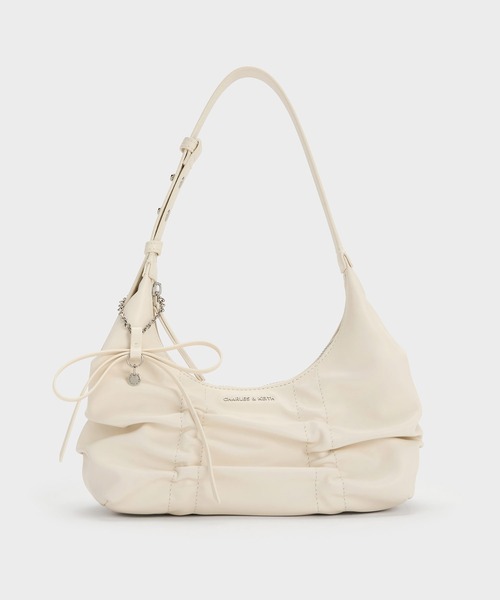 CHARLES & KEITH(チャールズ & キース)の「Kadee ケーディー ルーシュドホーボーバッグ(ショルダーバッグ・レディース・アイボリー系9/ダークブラウン系1/ピンク系その他/クリーム・S)」の4枚目の写真