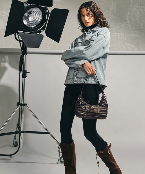 CHARLES & KEITH(チャールズ & キース)の「Kadee ケーディー ルーシュドホーボーバッグ(ショルダーバッグ・レディース・アイボリー系9/ダークブラウン系1/ピンク系その他/クリーム・S)」の21枚目の写真