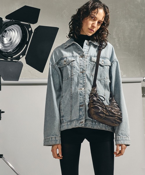 CHARLES & KEITH(チャールズ & キース)の「Kadee ケーディー ルーシュドホーボーバッグ(ショルダーバッグ・レディース・アイボリー系9/ダークブラウン系1/ピンク系その他/クリーム・S)」の20枚目の写真