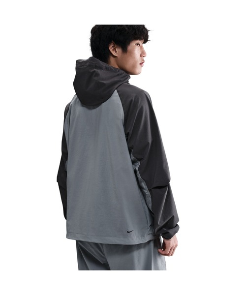 NIKE（ナイキ）の「NIKE/ナイキ テックWRフルジップウーブンジャケット（ナイロンジャケット・メンズ・ブラック/ライトグレー/ダークグレー・M/L/XL/S/2XL）」の6枚目の写真
