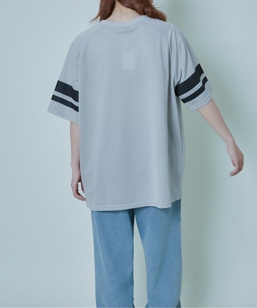 GORGE（ゴージ）の「《メッシュ×BIGロゴ》ナンバリングTシャツ／カジュアルストリート（Tシャツ/カットソー・レディース・グレー/ブラック/オフホワイト・F）」の4枚目の写真