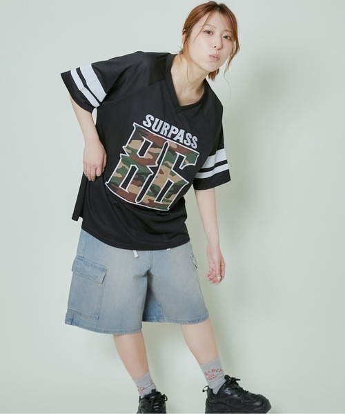 GORGE（ゴージ）の「《メッシュ×BIGロゴ》ナンバリングTシャツ／カジュアルストリート（Tシャツ/カットソー・レディース・グレー/ブラック/オフホワイト・F）」の7枚目の写真