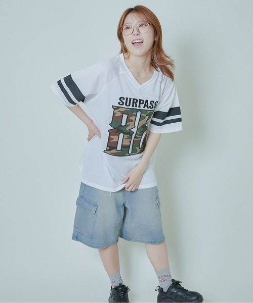 GORGE（ゴージ）の「《メッシュ×BIGロゴ》ナンバリングTシャツ／カジュアルストリート（Tシャツ/カットソー・レディース・グレー/ブラック/オフホワイト・F）」の13枚目の写真