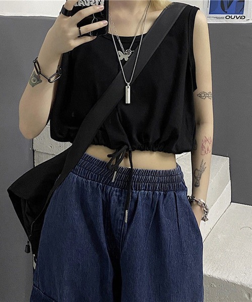 VIBGYOR(ヴィブジョー)の「【lulufa】ドロストクロップドノースリーブTシャツ / 韓国Y2K ストリート モードカジュアル(CZ)(タンクトップ・レディース・ブラック・MEDIUM/LARGE)」の4枚目の写真