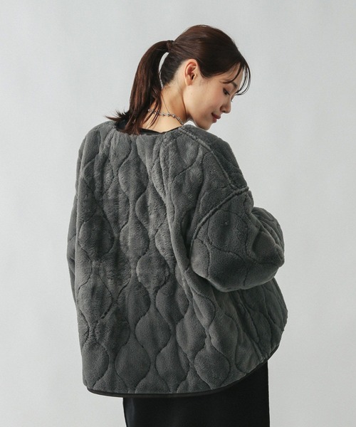 GLOBAL WORK(グローバルワーク)の「リバーシブルファーキルトブルゾン/494074(ブルゾン・レディース・グレイッシュベージュ/ベージュ/チャコールグレー・MEDIUM/LARGE)」の14枚目の写真