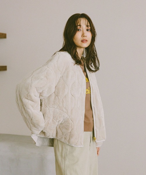 GLOBAL WORK(グローバルワーク)の「リバーシブルファーキルトブルゾン/494074(ブルゾン・レディース・グレイッシュベージュ/ベージュ/チャコールグレー・MEDIUM/LARGE)」の7枚目の写真