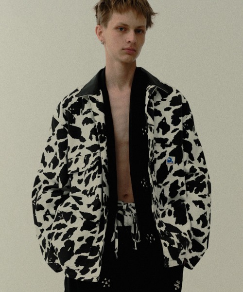 DISCOVERED(ディスカバード)の「mj10984-COW PRINT COVERALL カバーオール(DC-SS26-BL-01)(カバーオール・メンズ・ブラック/ブラウン・1/3)」の2枚目の写真
