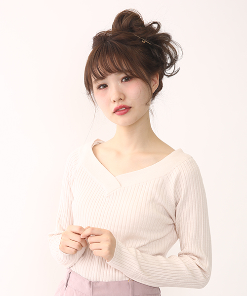 one after another NICE CLAUP(ワンアフターアナザーナイスクラップ)の「【ナイスクラップ】裾フリル重ねVネックニット(ニット/セーター・レディース・アイボリー/ピンク/サックスブルー/ブラック・FREE)」の4枚目の写真