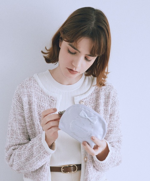 Maison de FLEUR(メゾンドフルール)の「サテンリボンラウンドポーチ(ポーチ・レディース・ライトブルー/ライトピンク/ブラック/ピンク・FREE)」の6枚目の写真