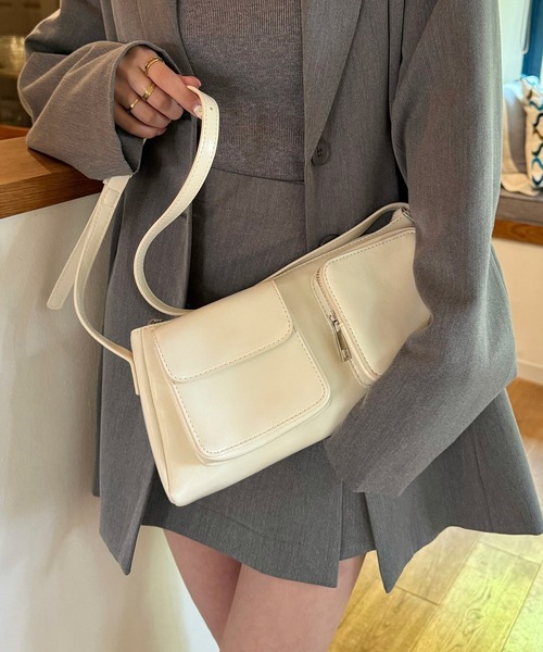 ROYAL PARTY（ロイヤルパーティー）の「マルチポケットショルダーBAG（ショルダーバッグ・レディース・ブラック/オフホワイト・FREE）」の2枚目の写真