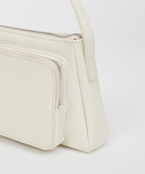 ROYAL PARTY（ロイヤルパーティー）の「マルチポケットショルダーBAG（ショルダーバッグ・レディース・ブラック/オフホワイト・FREE）」の9枚目の写真