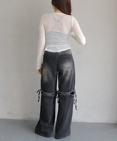 cheriella(シェリエラ)の「【cheriella】サイドリボンヴィンテージライクデニム SIDE RIBBON VINTAGE-LIKE DENIM(デニムパンツ・レディース・ライトブルー/チャコールグレー・S/M)」の11枚目の写真