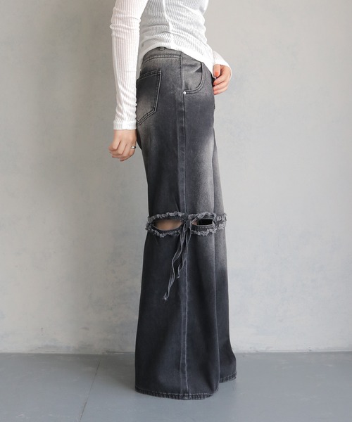 cheriella(シェリエラ)の「【cheriella】サイドリボンヴィンテージライクデニム SIDE RIBBON VINTAGE-LIKE DENIM(デニムパンツ・レディース・ライトブルー/チャコールグレー・S/M)」の5枚目の写真