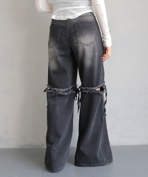 cheriella(シェリエラ)の「【cheriella】サイドリボンヴィンテージライクデニム SIDE RIBBON VINTAGE-LIKE DENIM(デニムパンツ・レディース・ライトブルー/チャコールグレー・S/M)」の6枚目の写真