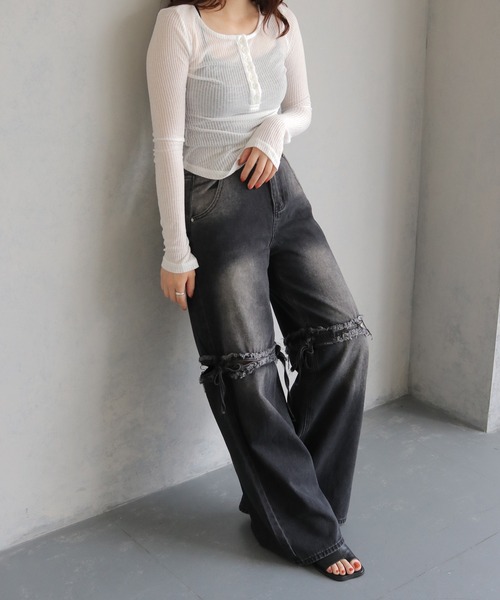 cheriella(シェリエラ)の「【cheriella】サイドリボンヴィンテージライクデニム SIDE RIBBON VINTAGE-LIKE DENIM(デニムパンツ・レディース・ライトブルー/チャコールグレー・S/M)」の7枚目の写真