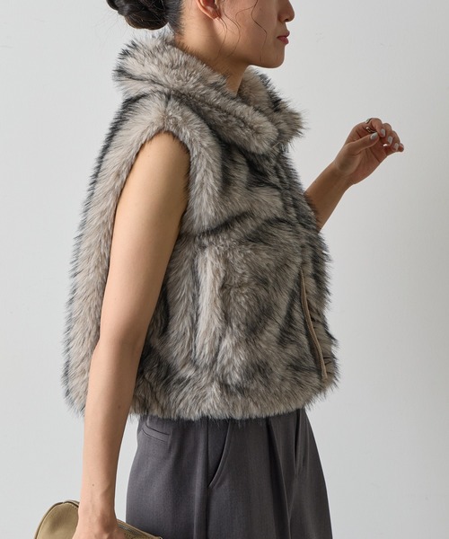 COLONY 2139（コロニートゥーワンスリーナイン）の「ミックスシープファーZIPベスト（ベスト・レディース・チャコールグレー/モカ/ベージュ・FREE）」の10枚目の写真