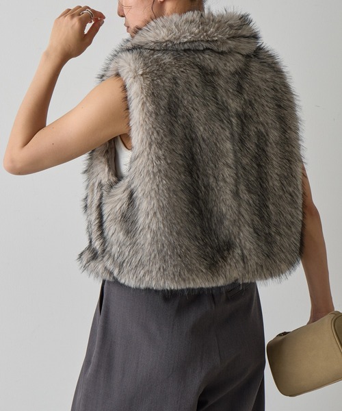 COLONY 2139（コロニートゥーワンスリーナイン）の「ミックスシープファーZIPベスト（ベスト・レディース・チャコールグレー/モカ/ベージュ・FREE）」の9枚目の写真