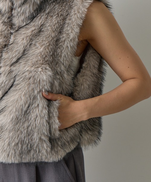 COLONY 2139（コロニートゥーワンスリーナイン）の「ミックスシープファーZIPベスト（ベスト・レディース・チャコールグレー/モカ/ベージュ・FREE）」の21枚目の写真