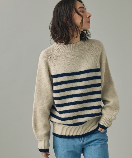 AIGLE(エーグル)の「ウールブレンド ボーダーニットモックネックセーター(ニット/セーター・レディース・オフホワイト/レッド・M/L/S/XS)」の2枚目の写真