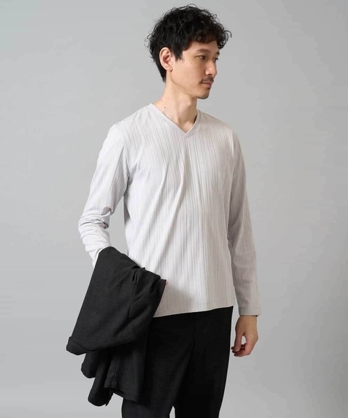 a.v.v(アーヴェヴェ)の「【ジャケット映え】ストライプジャガードVネックTシャツ【イージーケア/毛玉になりにくい】 通勤/ビジネス/ジャケット〈ON/OFF SERIES〉(Tシャツ/カットソー・メンズ・ライトグレー/ボルドー/ブルー・48/46/50)」の7枚目の写真