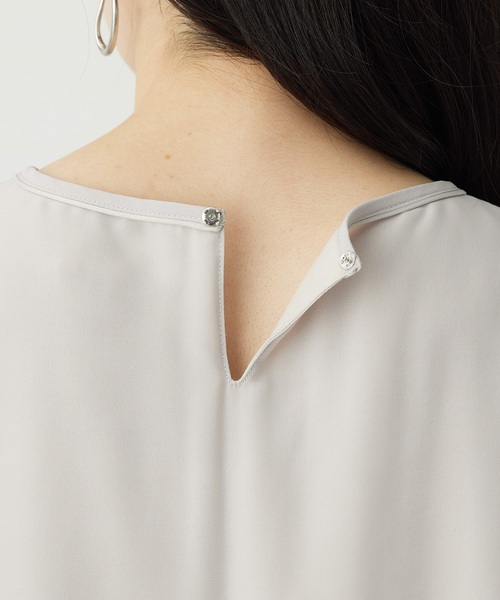 A/C DESIGN BY ALPHA CUBIC(エーシーデザインバイアルファキュービック)の「【通勤からセレモニーまで対応】プリーツシャーリングブラウス【大きいサイズあり】(シャツ/ブラウス・レディース・ブラック/ライトグレー/オフホワイト・M/L/LL/3L)」の19枚目の写真