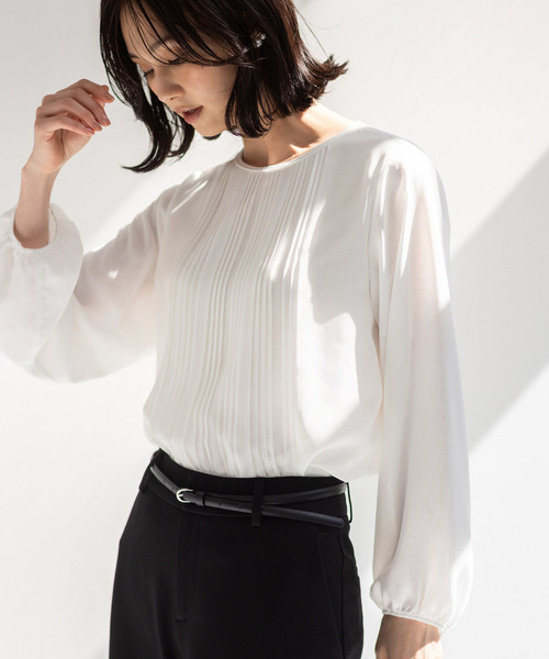 A/C DESIGN BY ALPHA CUBIC(エーシーデザインバイアルファキュービック)の「【通勤からセレモニーまで対応】プリーツシャーリングブラウス【大きいサイズあり】(シャツ/ブラウス・レディース・ブラック/ライトグレー/オフホワイト・M/L/LL/3L)」の1枚目の写真