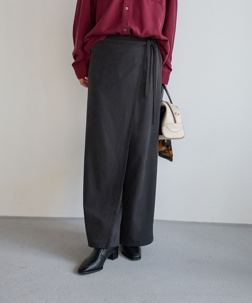 BAYFLOW（ベイフロー）の「[とろみ感のある素材]フィブリルラップパンツ（その他パンツ・レディース・カーキ/ブラック・FREE）」の6枚目の写真