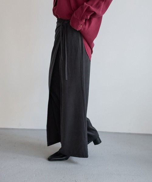 BAYFLOW（ベイフロー）の「[とろみ感のある素材]フィブリルラップパンツ（その他パンツ・レディース・カーキ/ブラック・FREE）」の7枚目の写真