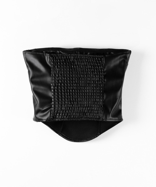me+em select(ミームセレクト)の「クロスデザインフェイクレザーベアトップ / cross design fakeleather bare tops(その他トップス・レディース・ブラック・FREE)」の10枚目の写真