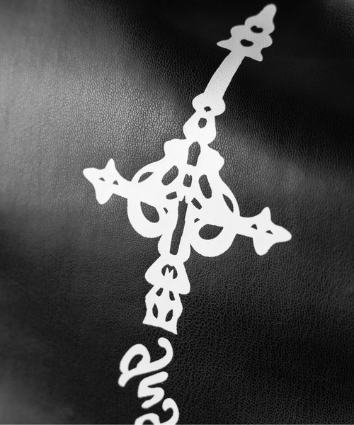 me+em select(ミームセレクト)の「クロスデザインフェイクレザーベアトップ / cross design fakeleather bare tops(その他トップス・レディース・ブラック・FREE)」の11枚目の写真