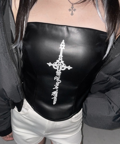 me+em select(ミームセレクト)の「クロスデザインフェイクレザーベアトップ / cross design fakeleather bare tops(その他トップス・レディース・ブラック・FREE)」の20枚目の写真