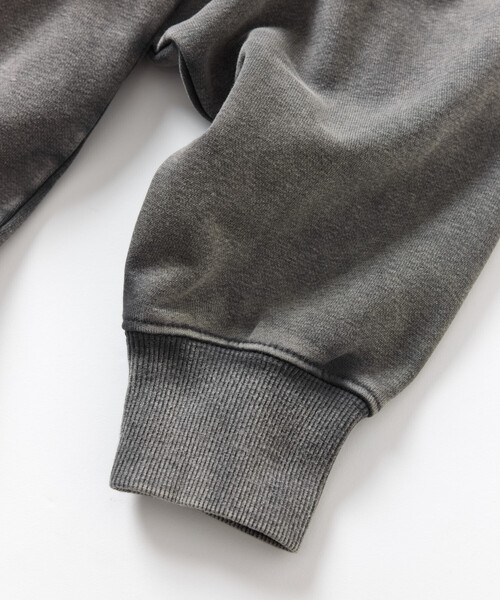 FREAK'S STORE（フリークスストア）の「HEAVY WEIGHT PIGMENT HOODIE 13oz/ヘビーウェイト ピグメント加工 フーディー/13オンス/リラックスフィット（パーカー・メンズ・チャコールグレー/ワインレッド/オリーブ/ブラウン・MEDIUM/LARGE/SMALL）」の12枚目の写真