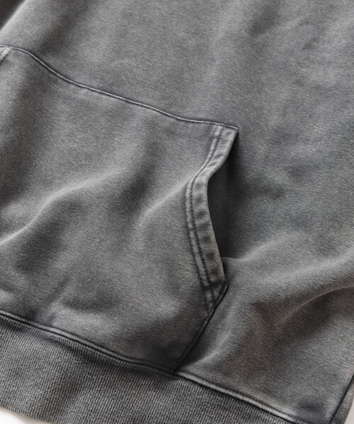 FREAK'S STORE（フリークスストア）の「HEAVY WEIGHT PIGMENT HOODIE 13oz/ヘビーウェイト ピグメント加工 フーディー/13オンス/リラックスフィット（パーカー・メンズ・チャコールグレー/ワインレッド/オリーブ/ブラウン・MEDIUM/LARGE/SMALL）」の13枚目の写真