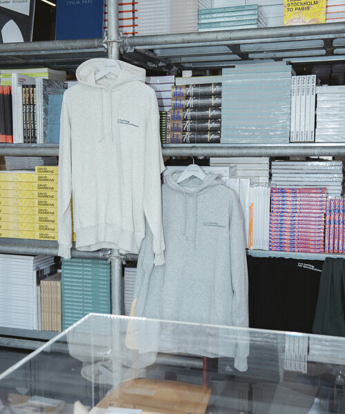 Firsthand（ファーストハンド）の「MA Firsthand/マ ファーストハンド MA ベーシックロゴ刺繍 プルオーバーフーディ / 裏毛 / リラックスフィット（パーカー・メンズ・オリーブ/ブラック/グレー/オフホワイト・MEDIUM/LARGE）」の5枚目の写真