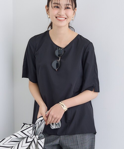 INDIVI（インディヴィ）の「【UVケア】バックデザインブラウス（シャツ/ブラウス・レディース・ブルー系7/ブラック/ホワイト/グレー系2・38/13/36）」の2枚目の写真