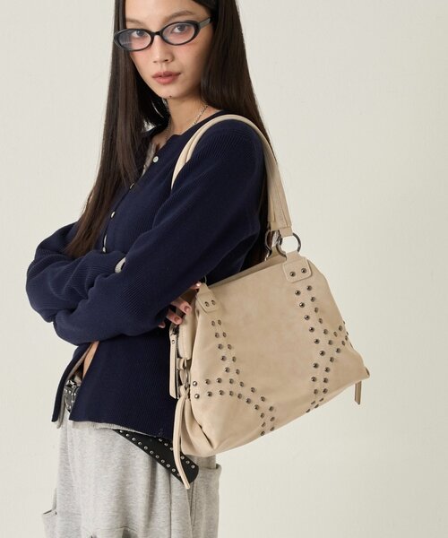 WHO'S WHO gallery（フーズフーギャラリー）の「スタッズショルダーバッグ（ショルダーバッグ・レディース・アイボリー/ブラウン/ダークブラウン/ブラック/サックスブルー/ピンク/イエロー・FREE）」の9枚目の写真